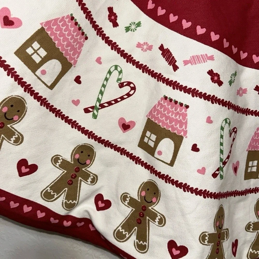 Cupcakes and Cashmere Gingerbread Man Christmas Tree Skirt 52 Inch‎ Red White